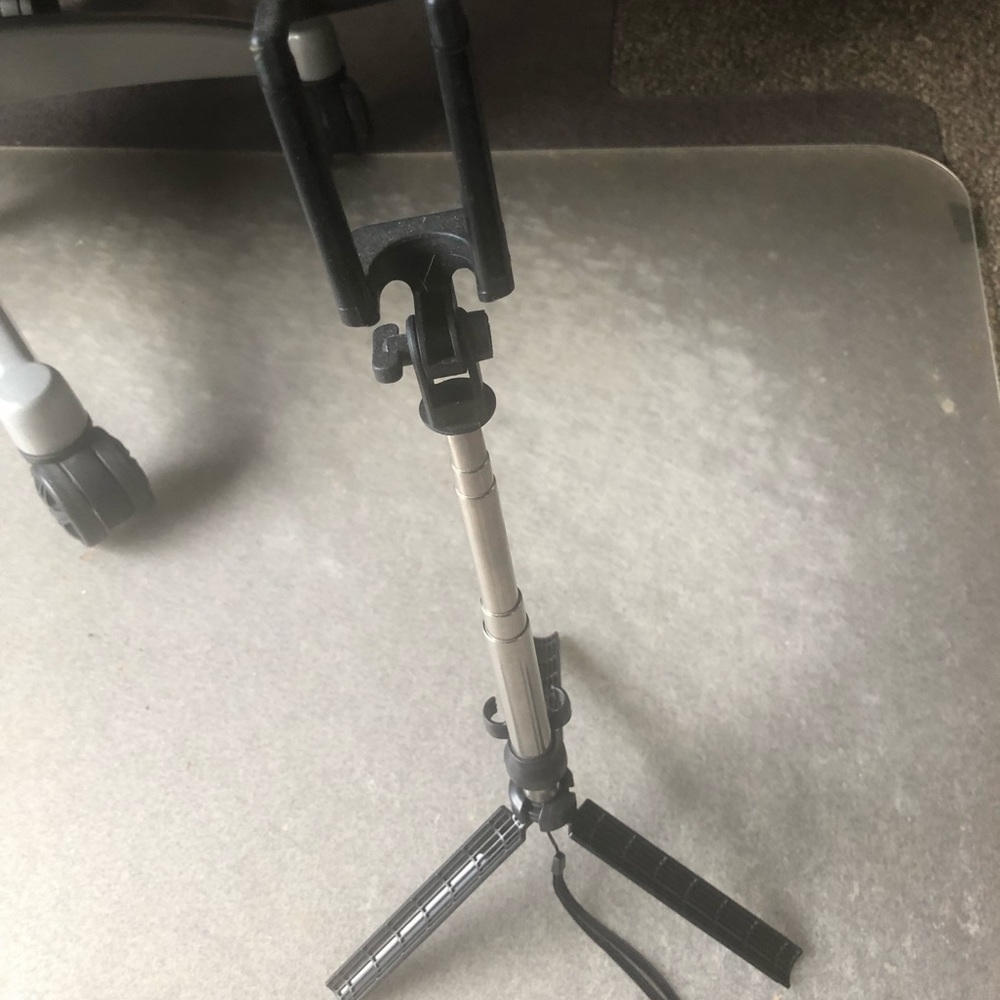 Remote control selfie tripod/stick